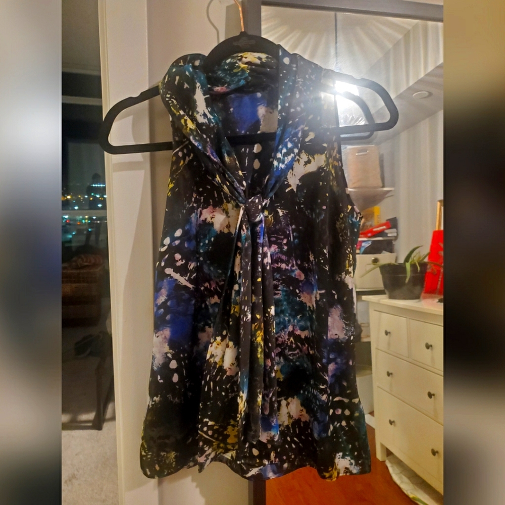 Blouse with tie collar